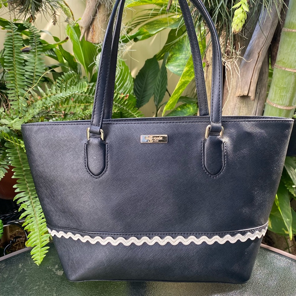 Kate Spade Laurel Way Ric Rac Black & White Leather Tote Bag🖤